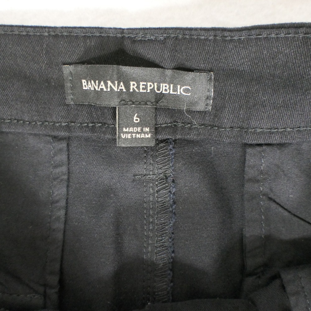 Banana Republic Womens Shorts 6 Black Pleated Chino Minimalist Office Preppy - Picture 2 of 6
